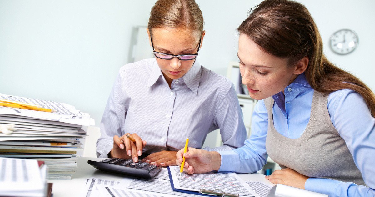 Người Kế toán trưởng giám sát quy trình và hiệu suất quản lý bộ phận kế toán, đảm bảo các nghiệp vụ kế toán vận hành trơn tru