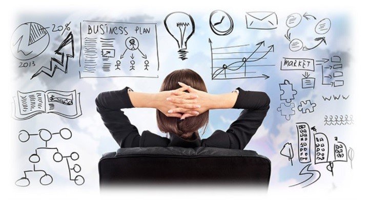 Người quản lý cấp trung suy tư về vai trò và trách nhiệm trong công việc