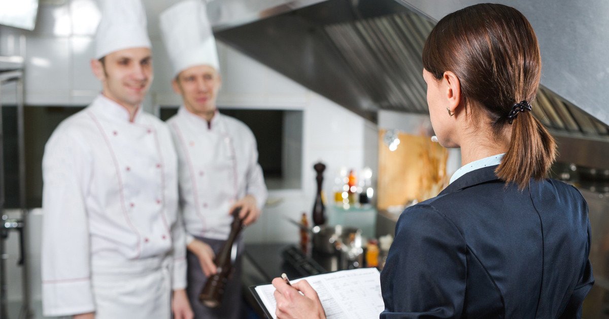 Nhiệm vụ của bộ phận Operation trong lĩnh vực nhà hàng là quản lý thực phẩm và trải nghiệm khách hàng