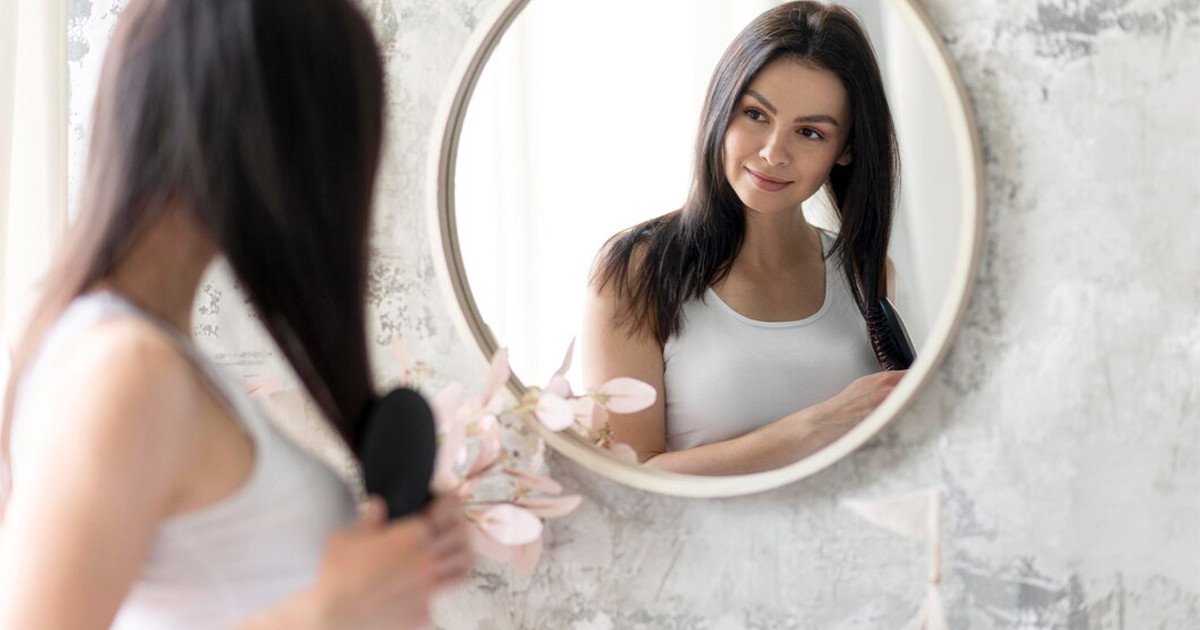 Những khối gỗ xếp chồng, mỗi khối ghi một giá trị cốt lõi của bản thân như tôn trọng, trách nhiệm, tự tin.