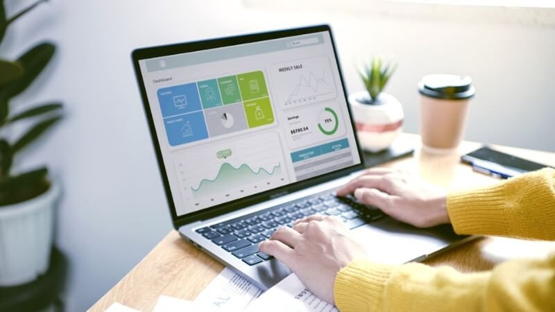Phân tích dữ liệu từ website và mạng xã xã hội hỗ trợ đánh giá hiệu quả thương hiệu