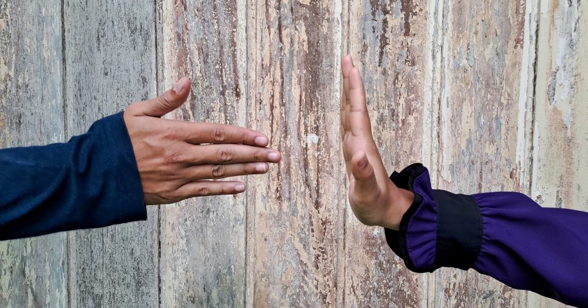 Phát triển kỹ năng từ chối qua việc giải thích và học hỏi