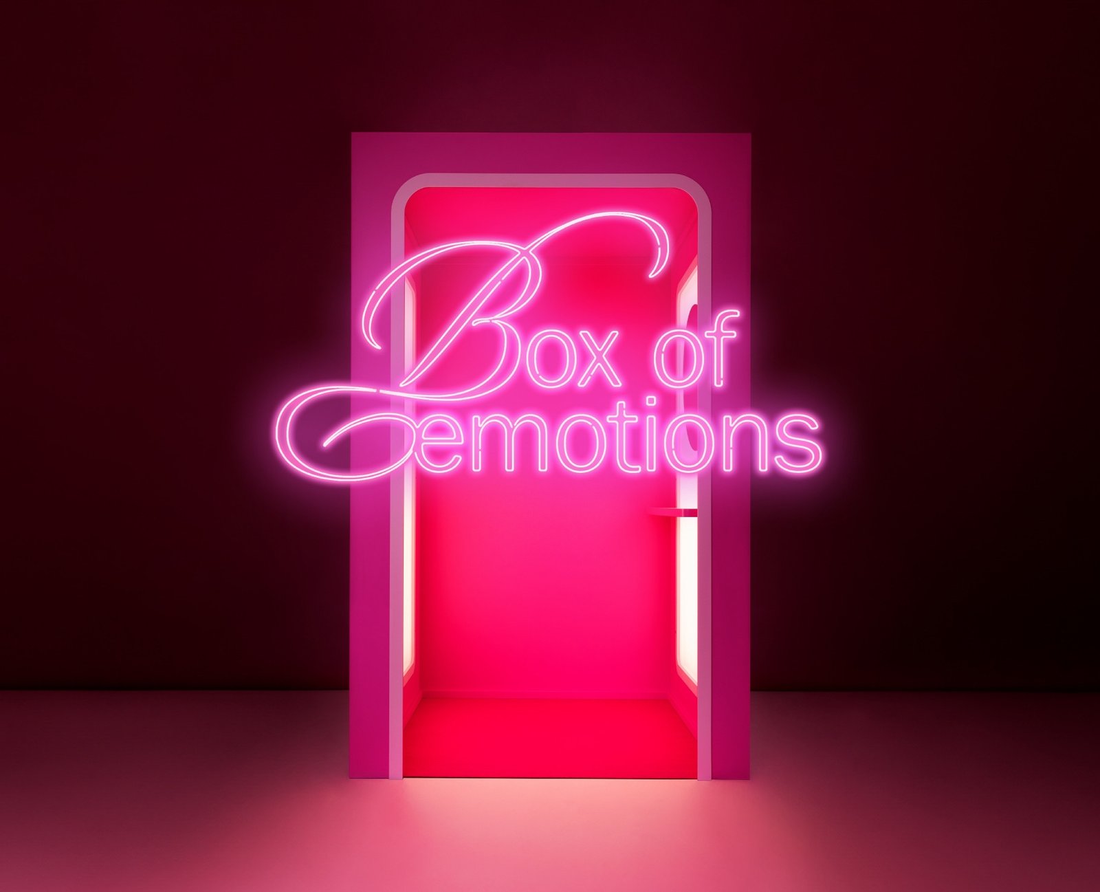 Phòng thử đồ "Box of Emotions" của Sokos, một không gian sáng tạo đầy cảm xúc để trải nghiệm sản phẩm làm đẹp, minh họa sức mạnh của nội dung trực quan trong việc tạo kết nối thương hiệu.