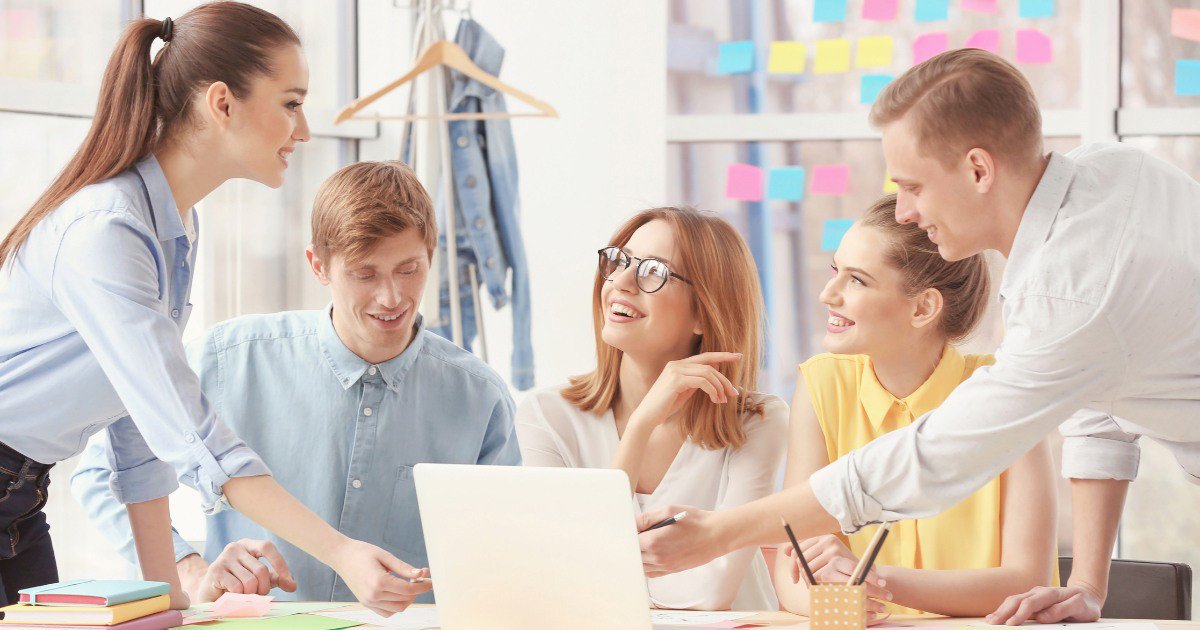 Quản lý và nhân viên đối thoại thường xuyên để nâng cao kỹ năng đánh giá nhân sự tốt hơn