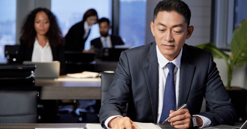 Quản trị học là khoa học vận hành tổ chức hiệu quả, nghiên cứu nguyên tắc quản lý để đạt mục tiêu kinh doanh
