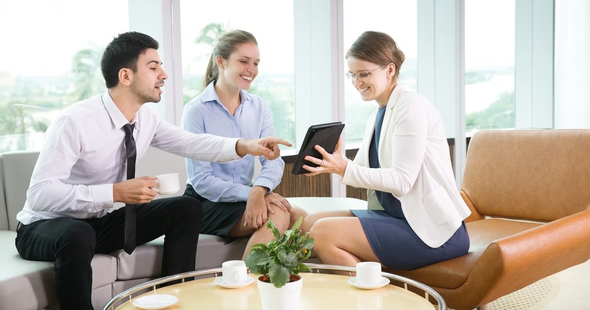 Quy trình rèn luyện kỹ năng bán hàng thông qua học hỏi, thực hành và đánh giá hiệu suất liên tục
