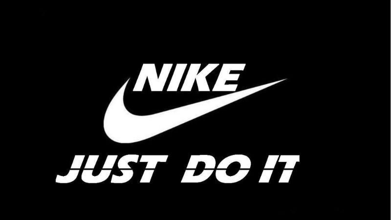 Slogan “Just Do It” mạnh mẽ, hợp tác với các vận động viên nổi tiếng, truyền tải thông điệp về sự nỗ lực, quyết tâm