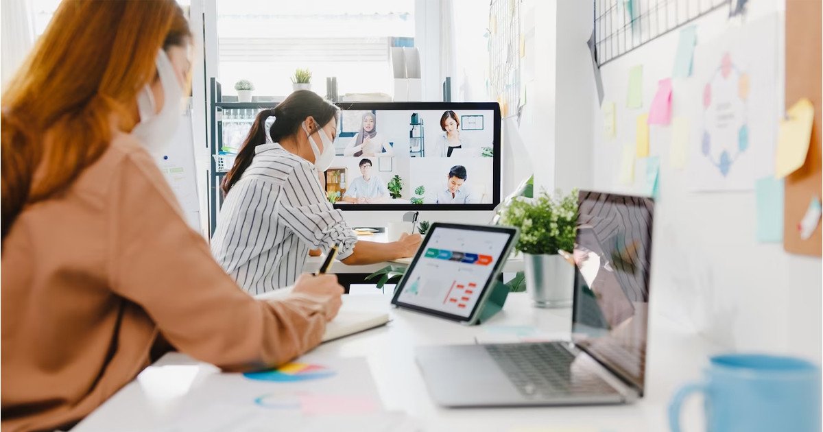 Sơ đồ các giai đoạn tiến hóa của Marketing từ 1.0 đến 5.0, cho thấy sự thay đổi trọng tâm từ sản phẩm sang khách hàng và công nghệ.
