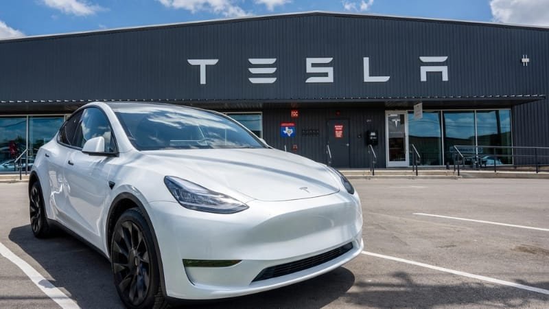 Sơ đồ Lean Canvas của Tesla, cho thấy cách hãng xe điện này định hình lại ngành công nghiệp ô tô với công nghệ và tầm nhìn bền vững.