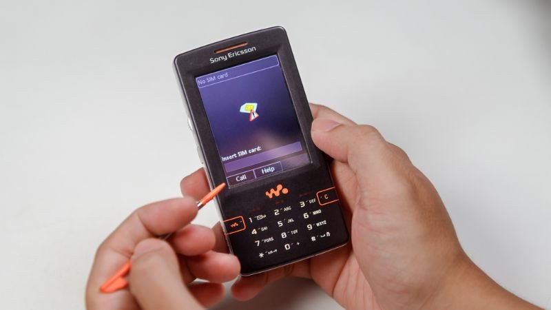 Sony và Ericsson hợp tác thành lập thương hiệu điện thoại di động Sony Ericsson