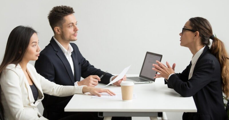 Tầm quan trọng của việc tự giới thiệu để tạo kết nối ban đầu