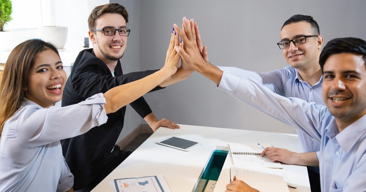 Thiết kế logo và biểu tượng phản ánh bản sắc văn hóa doanh nghiệp mạnh mẽ