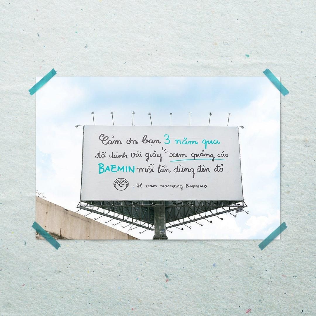 Thông điệp truyền thông BAEMIN trên biển quảng cáo ngoài trời