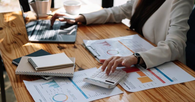 Tổng quan các loại báo cáo thuế doanh nghiệp cần nộp định kỳ.