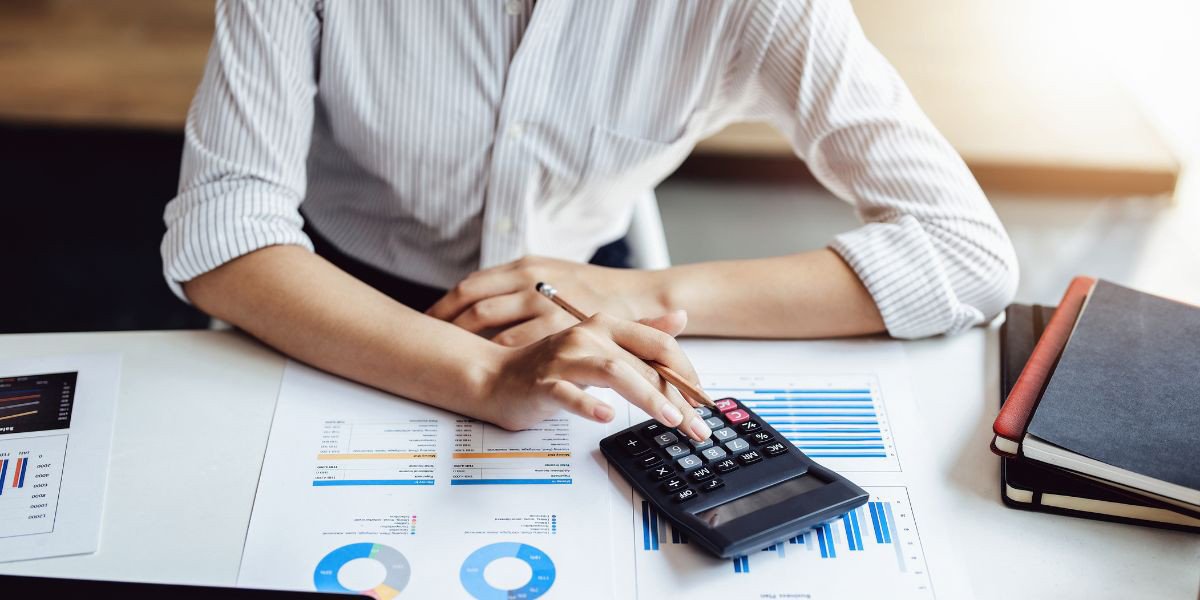 Bảng biểu đồ thể hiện các vai trò quan trọng của kế toán thuế trong quản lý tài chính và phát triển của doanh nghiệp.