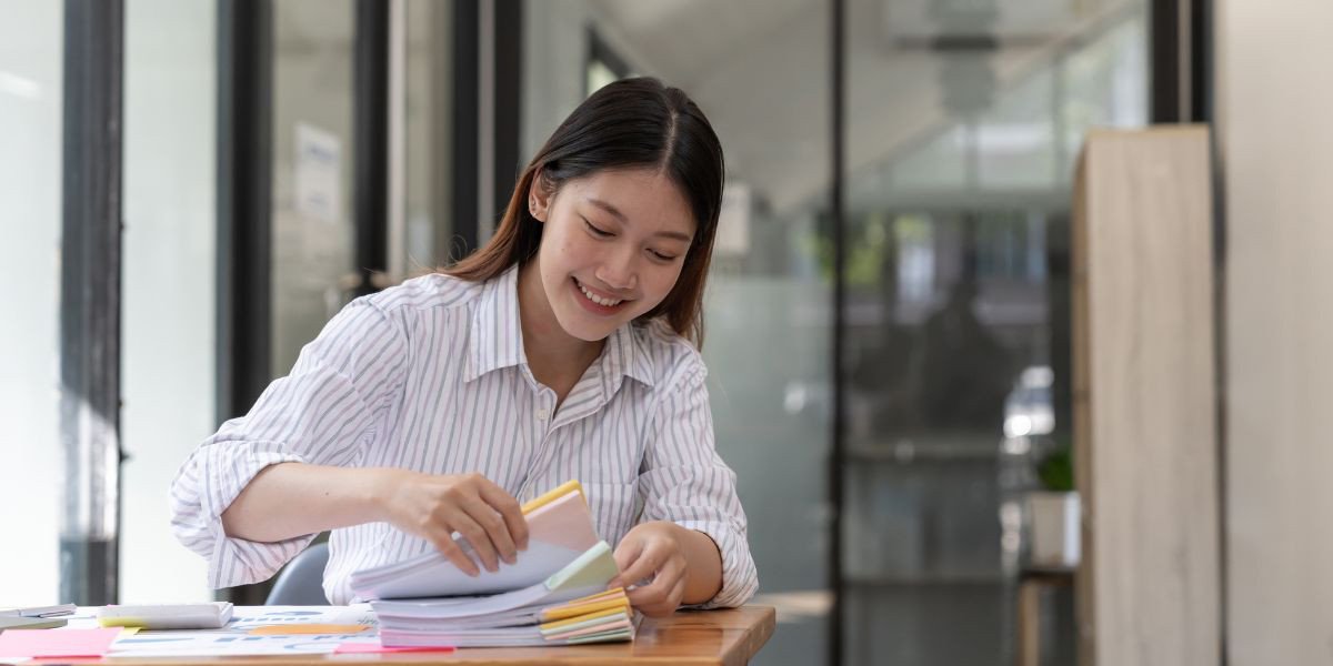 Biểu tượng đại diện cho các kỹ năng cần thiết của kế toán thuế, bao gồm kiến thức chuyên môn, kỹ năng mềm và công nghệ.