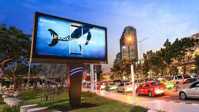 Billboard điện tử kích thước lớn hiển thị video quảng cáo động