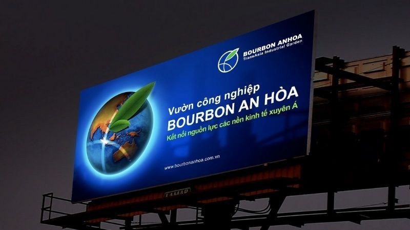 Billboard được trang bị đèn LED nổi bật vào ban đêm, thu hút sự chú ý