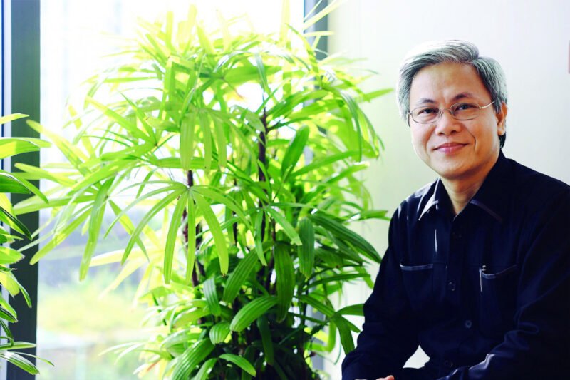 Chân dung TS. Giản Tư Trung