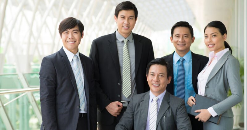 Định nghĩa và vai trò cơ bản của nhà quản trị trong việc điều hành tổ chức