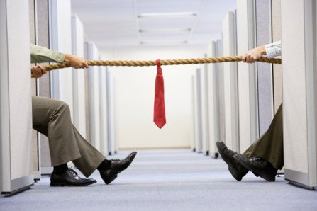 Nhóm nhân viên đang trao đổi