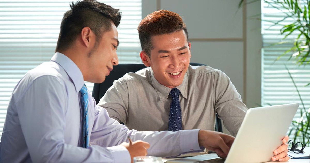 Quyền hạn của Giám đốc tài chính được thể hiện qua các quyết định và phê duyệt tài chính trong doanh nghiệp.