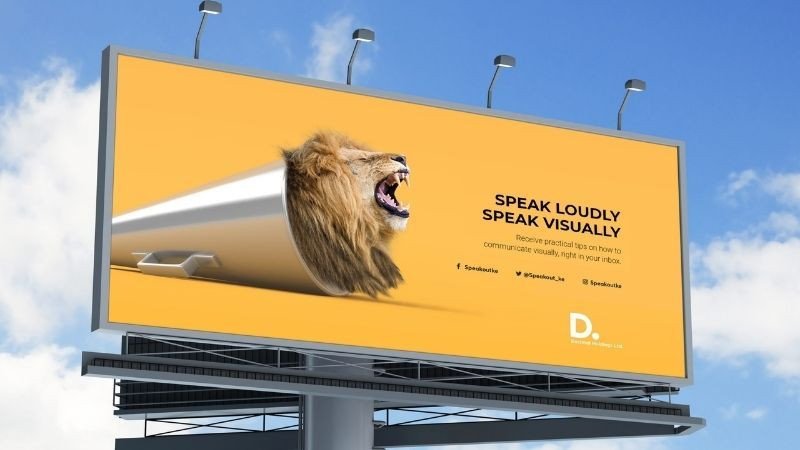 Tầm nhìn toàn cảnh một biển quảng cáo Billboard cỡ lớn trên đường phố đông đúc