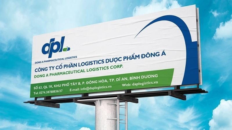 Thông tin liên hệ như website và số điện thoại trên Billboard