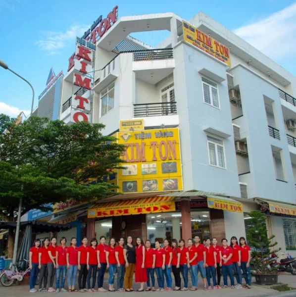 Tiệm Vàng Kim Tôn: Uy Tín Vàng, Sáng Mãi Niềm Tin Chi tiết chế tác vàng tại xưởng của Tiệm Vàng Kim Tôn