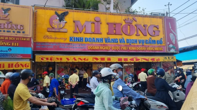 Tiệm Vàng Mi Hồng Chợ Bà Chiểu: Uy Tín Vàng Trên 30 Năm Tiệm Vàng Mi Hồng Chợ Bà Chiểu với các sản phẩm trang sức lộng lẫy